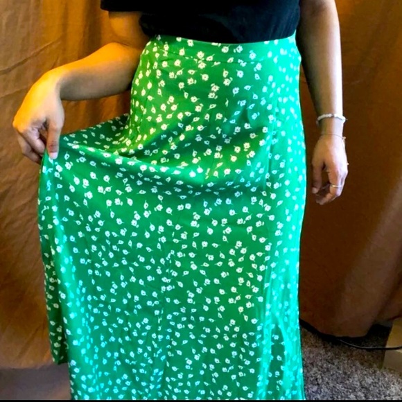 green mini flowers skirt - Picture 1 of 11